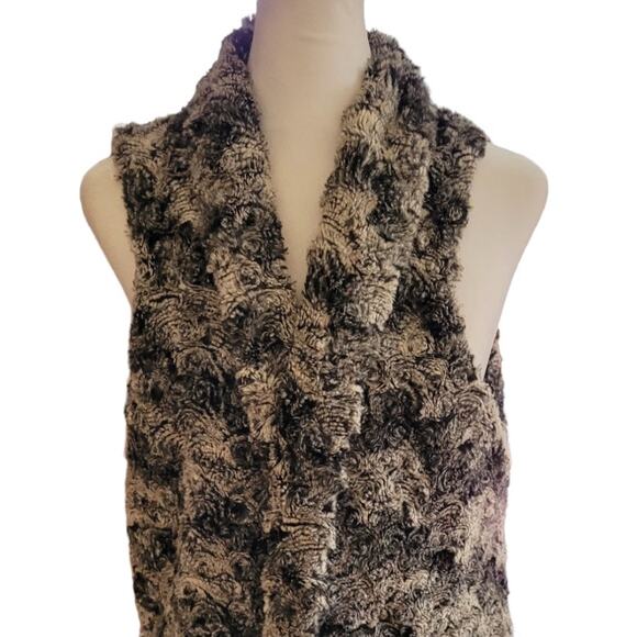 TART COLLECTIONS Gray White Teddy Vest Sz M Fuzzy Cozy Open Front Cottagecore - Picture 3 of 10